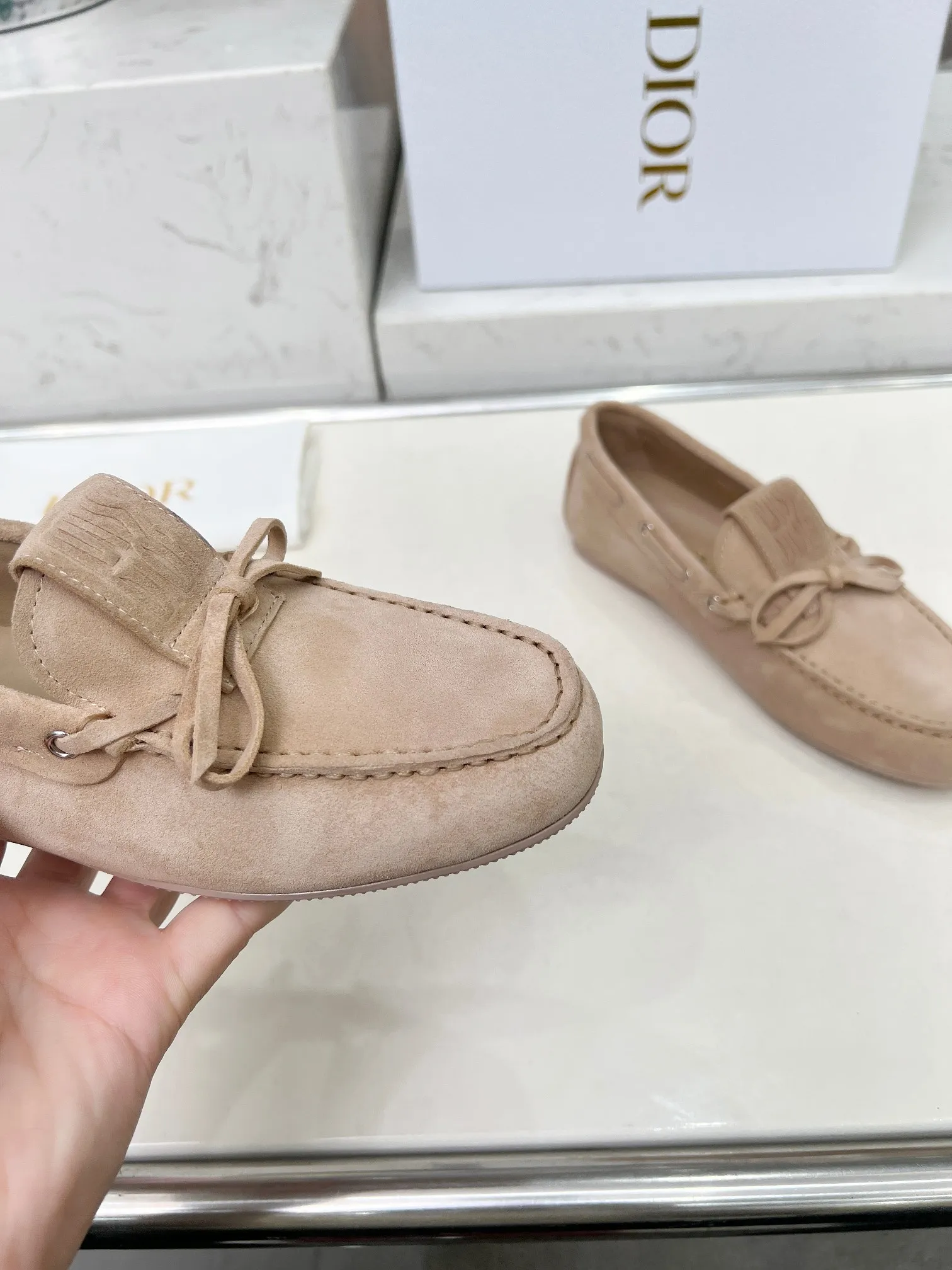 👟👟Ex-factory price 500👟👟 Dior's new spring and summer ultra-light jelly series loafers are brand new. The layout strives to create fashionable classic items. New products created at the first substantial show of Paris Fashion Week. The inspiration is cleverly combined by the D chief designer on the perfect shoe shape. Paired with brand buckles, it is even more fashionable! Original version, perfect and exquisite workmanship!  ✔️Upper: original fabric ✔️Inner lining: imported sheepskin lining ✔️Sole: original outsole ✔️Size: #35-41 (40 41 customized items are not returnable)